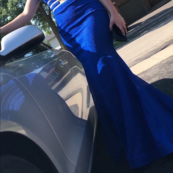 Evening gown - Picture 2 of 2